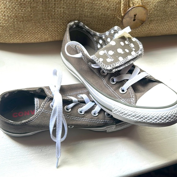 Women’s Converse Size 6 - Picture 1 of 3